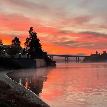 Lovely 1 Bedroom Condo On The Narrows
